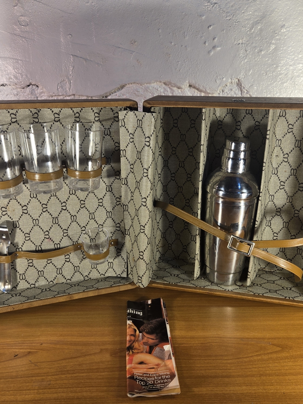 Vtg US Luggage Tote A Bar Travel Cocktail Suitcase Set Shaker Glasses Booklet